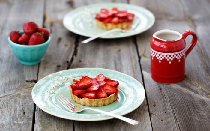 Dessert Tisch mit Erdbeeren