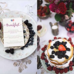 hochzeitstorte creme brombeeren himbeeren hochzeit erdbeeren blumen tisch