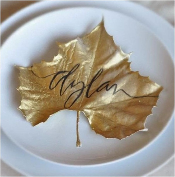 idee thanksgiving hochzeit blatt gold namenskarte teller dekoration