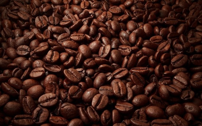 kaffeebohnen frisch braun aroma kaffee kochen maschine