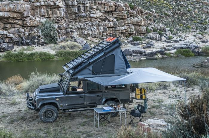 Land Rover Defender Icarus mit Ausstattung zum Campen