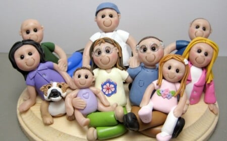 Figuren aus Modelliermasse basteln -familie-basteln-fimo-idee-pueppchen