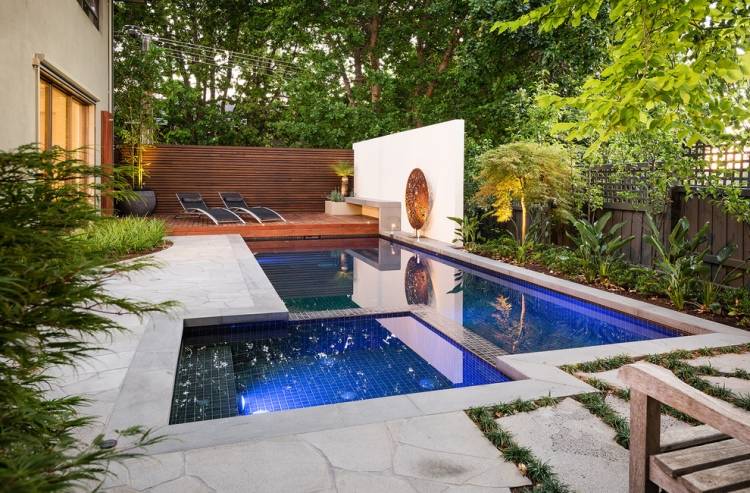 Moderne Gartenkunst pool-runde-rost-platte-beleuchtet