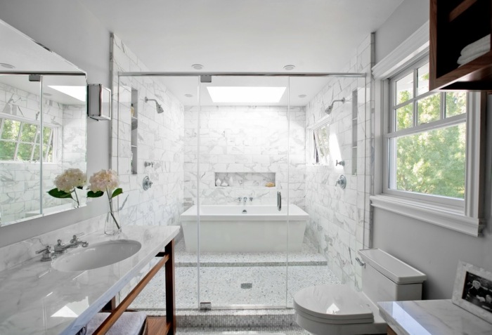 nasszelle design marmor badewanne dusche weiß