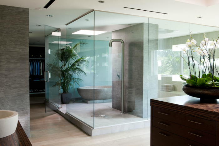nasszelle dusche badewanne glaswand beton modernes design