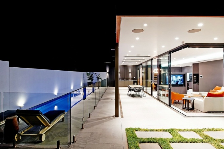 poolbereich schutz gelaender glas australien terrasse modern