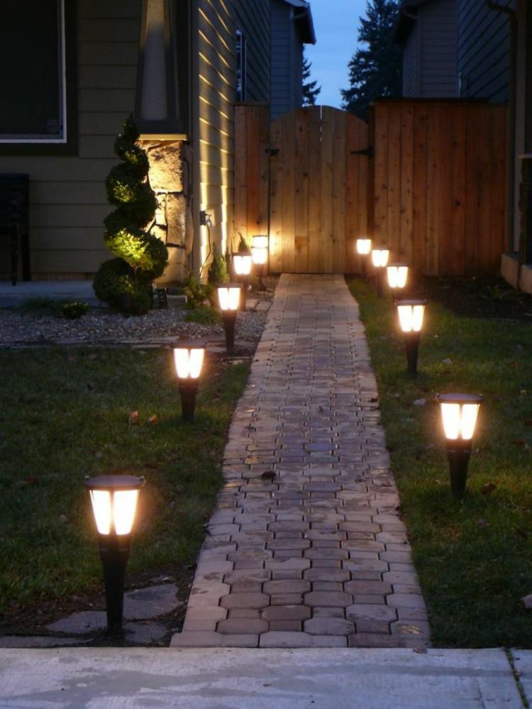 romantische-Beleuchtung-LED-Fußweg
