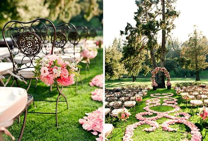 romantische-dekoideen-Hochzeit-im-Garten-blumen-figuren-aus-zerstreute-blüten