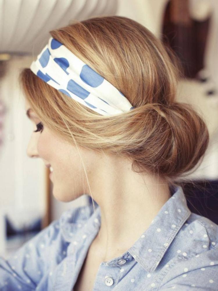 Sommerfrisuren mit Haarband -vintage-weiss-punkten-laessig-tusch-hemd