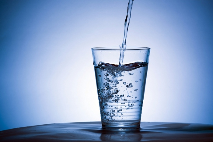 tipps zur ernährung wasser trinken glas gesund