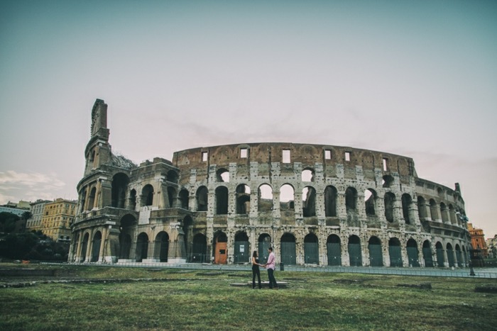 verlobung in rom kolosseum italien fotografie sonnenuntergang