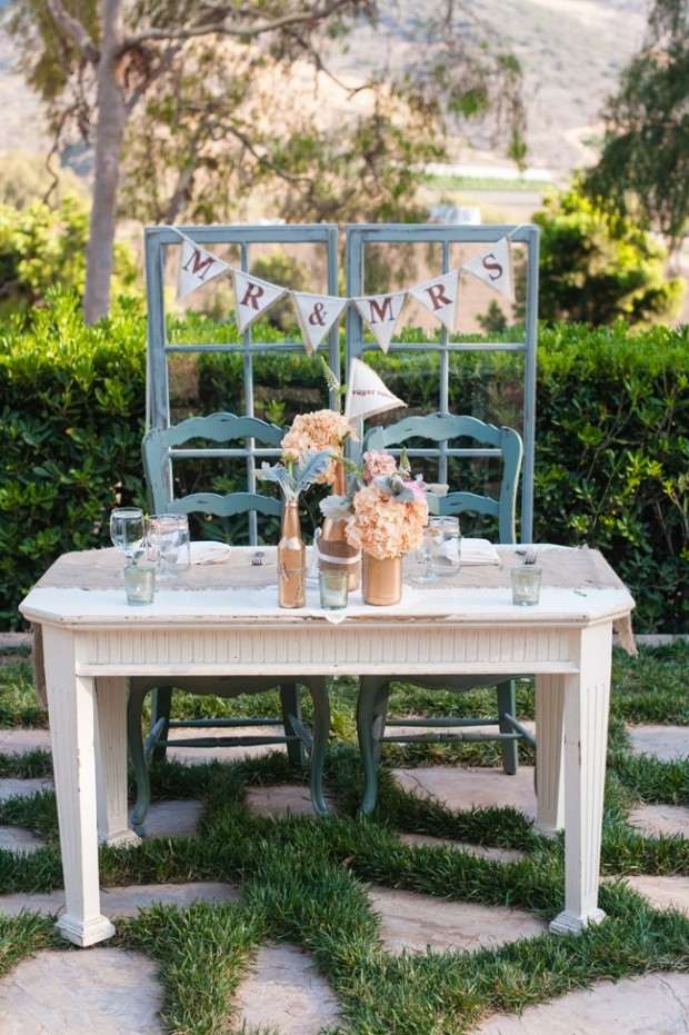 vintage-Hochzeit-im-Garten-dekorieren-Desserttisch-Ideen-weiß-Blau