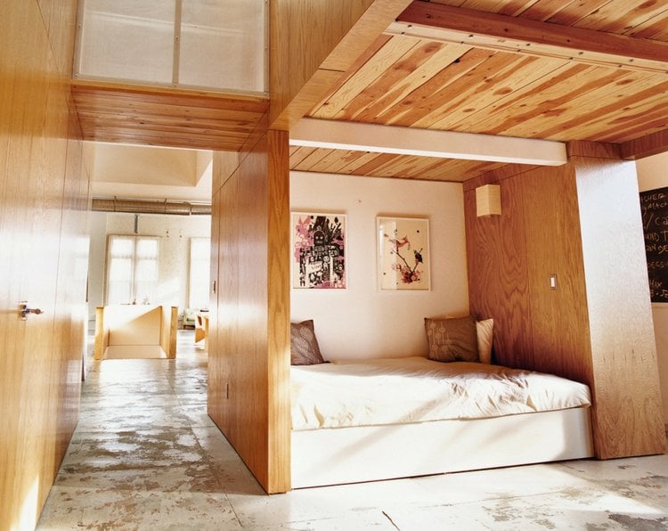 wandnische schlafzimmer aus holz bett decke wandverkleidung