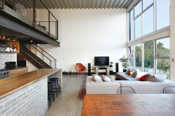 wohnzimmer einrichtung apartment im industriellen stil sofa fenster