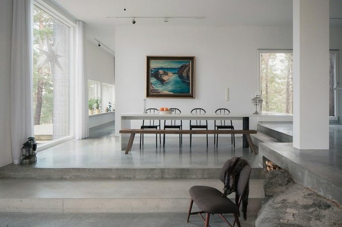 wohnzimmer essbereich stuehle stufen schwedische haus design saeule fenster