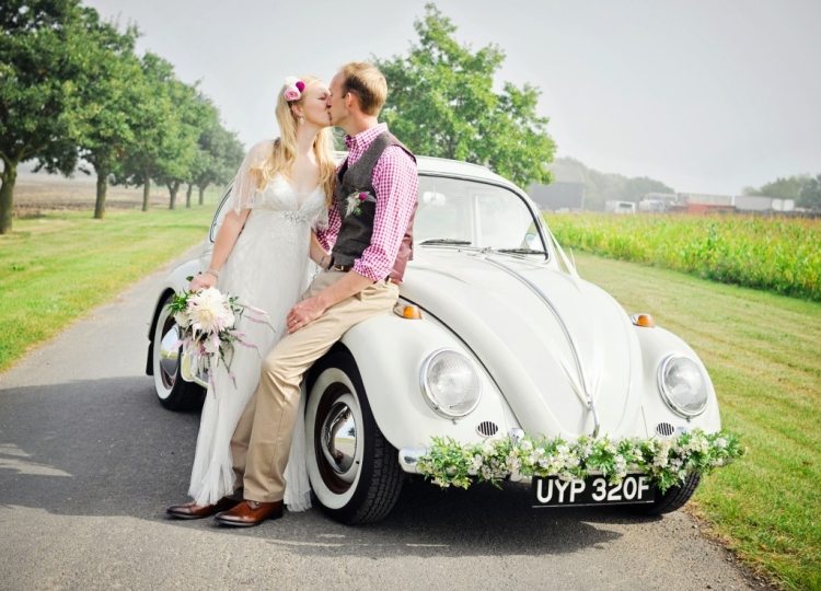 Autoschmuck-Hochzeit-romantik-Lande-Retro