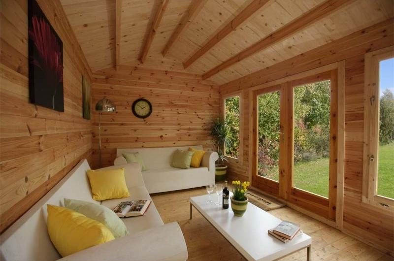 Blockbohlenhaus-Garten-Ideen-Holz-Sofa