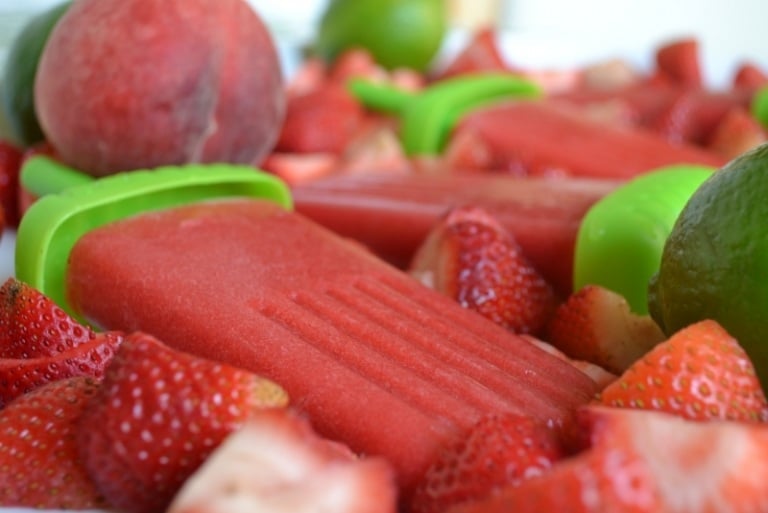 Eis-selber-machen-Erdbeeren-Limettensaft
