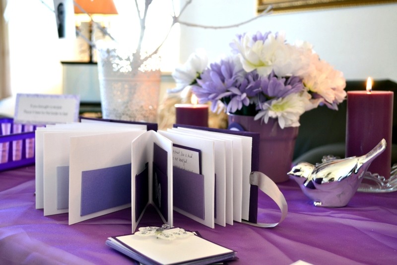Gästebuch für Hochzeit-lila-Thema-Ideen-Tischdecke
