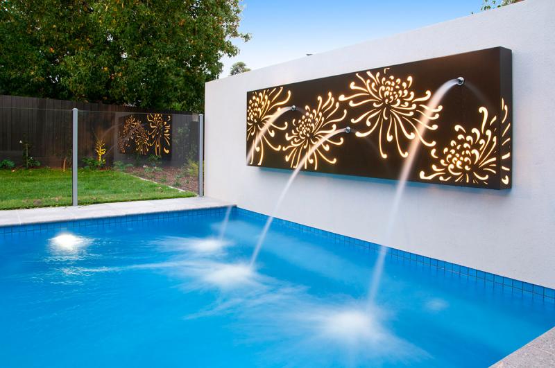 Gartendeko-Ideen-modern-Cortenstahl-Wandpaneele-Wasserspiele