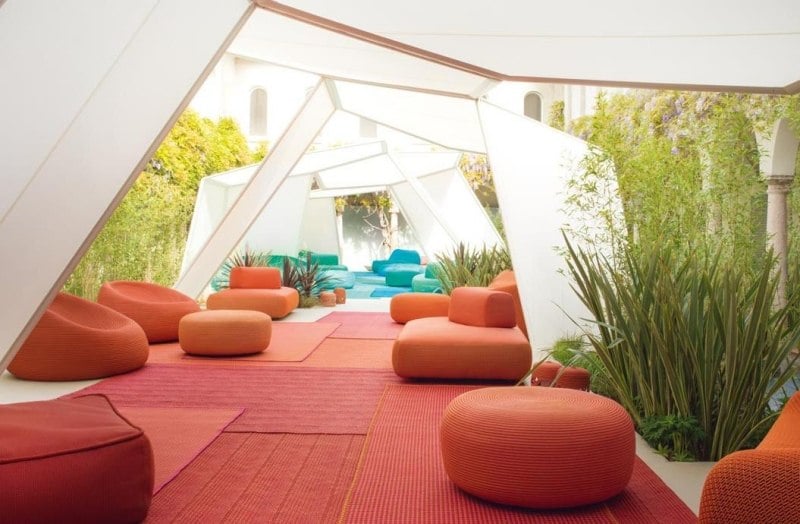 Ideen für Terrassengestaltung-Sitzsack-Pouf-Garten-Teppich-orientalisch