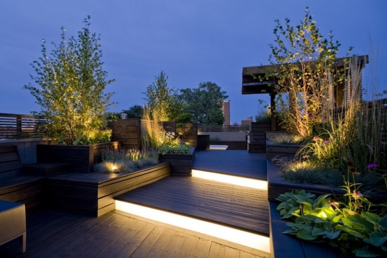 LED-Gartenbeleuchtung-Ideen-Treppe-Pflanzen