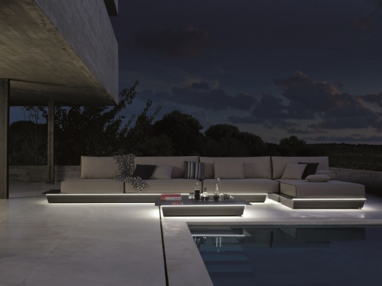 Lounge-Gartenmoebel-Sofa-integrierte-Beleuchtung-Ideen