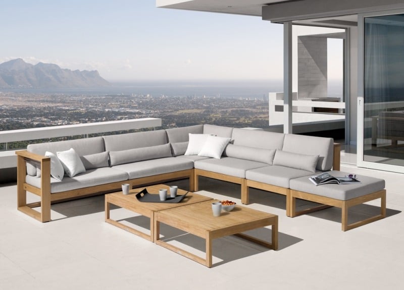 Lounge-Gartenmoebel-modern-modular-Sofa-Gartentisch