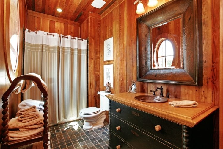 atmosphäre warm rustikal badezimmer stil rotbraun duschvorhang