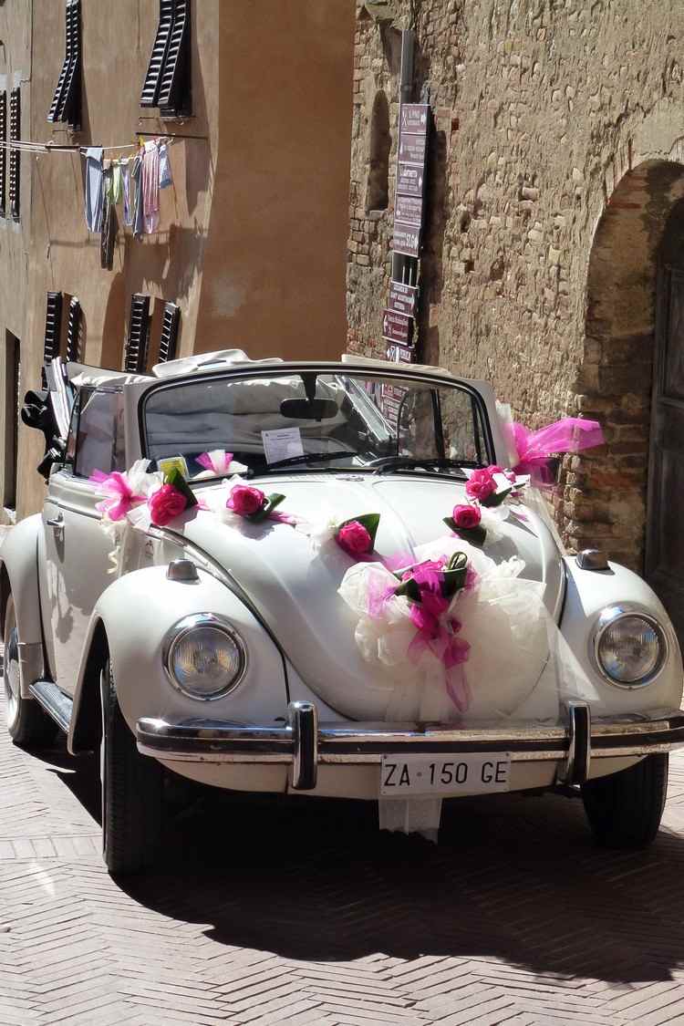 Autoschmuck für Hochzeit  retro-wagen-tuell-rosen