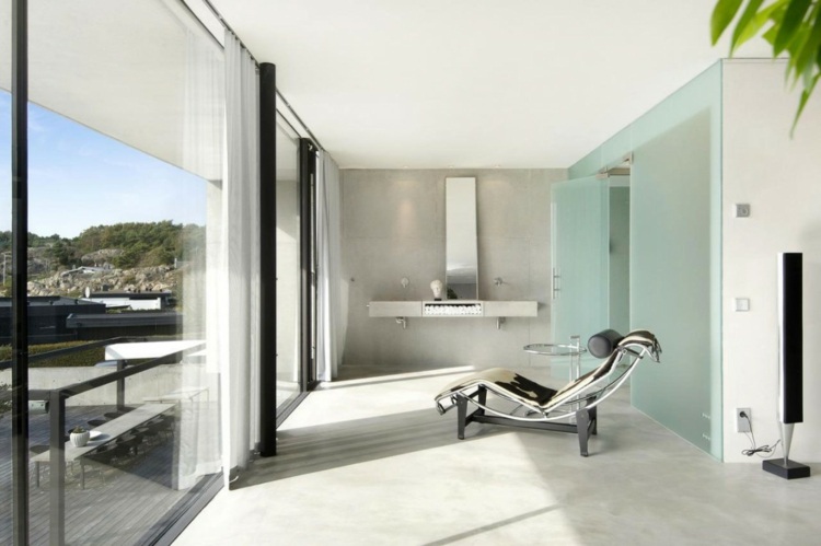 badezimmer fenster liegestuhl villa am meer waschbecken