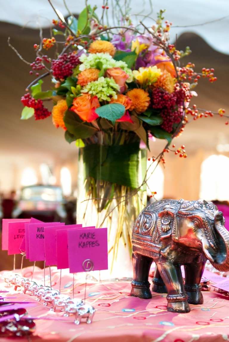 blumen arrangements bunt farben fuchsia elefant dekoration vase