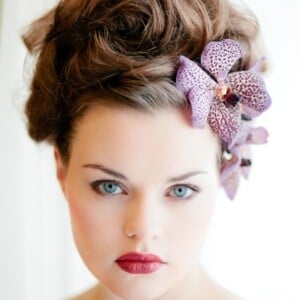 brautfrisuren mit orchideen lila hochsteckfrisur hochzeit