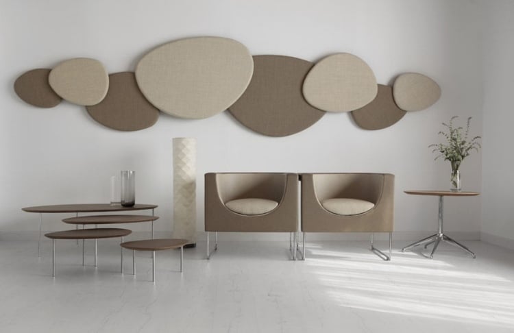 dekorative-akustikplatten-beige-creme-wohnzimmer-SATELLITE-Jon-Gasca-STUA