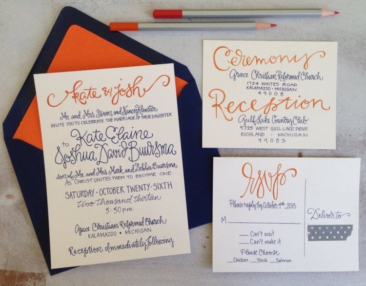 einladungskarte-zur-hochzeit-post-brief-handschrift-orange-dunkelblau-interessant