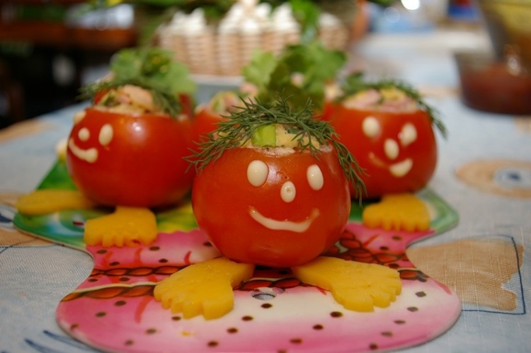 essen-kindergeburtstag-gefuellte-tomaten