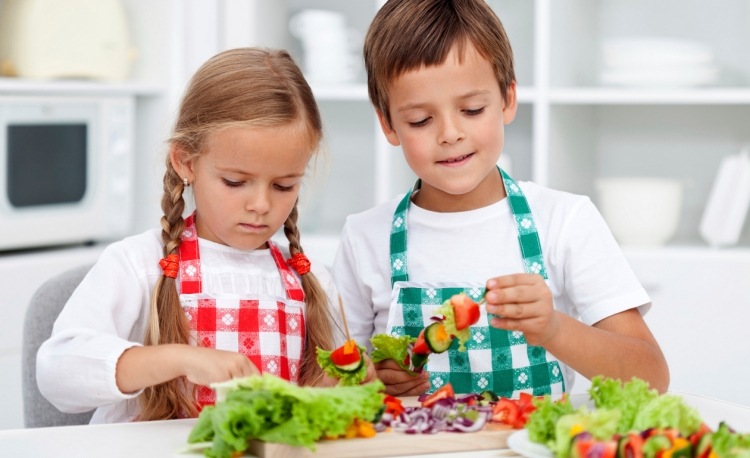 Gemüse für Kindergeburtstag -gemuese-schachlicks-selber-machen