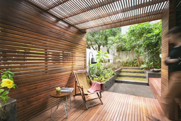 garten pavillon holz leisten liegestuhl besitelltisch gartenweg