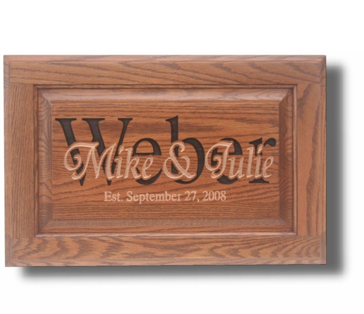 geschenkideen-hochzeit-tuerschild-familiennamen-familie-gruenden-datum-holz-graviert