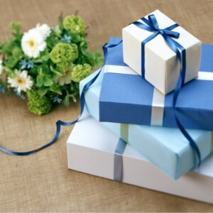 geschenkideen zur hochzeit blau geschenkpapier blumen basteln tipps
