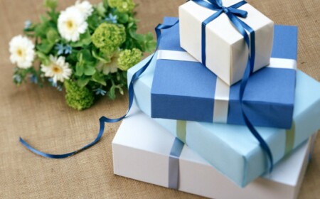 geschenkideen zur hochzeit blau geschenkpapier blumen basteln tipps