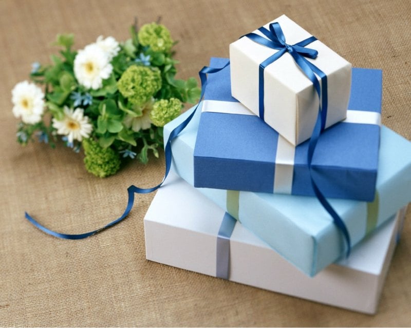 geschenkideen zur hochzeit blau geschenkpapier blumen basteln tipps