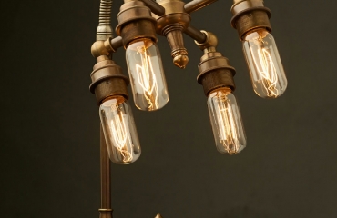 Modernes Stehlampe Design aus Frankreich wertet das Interieur auf