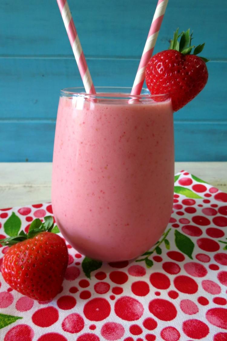 idee smoothie rezepte getraenk shake joghurt erdbeeren