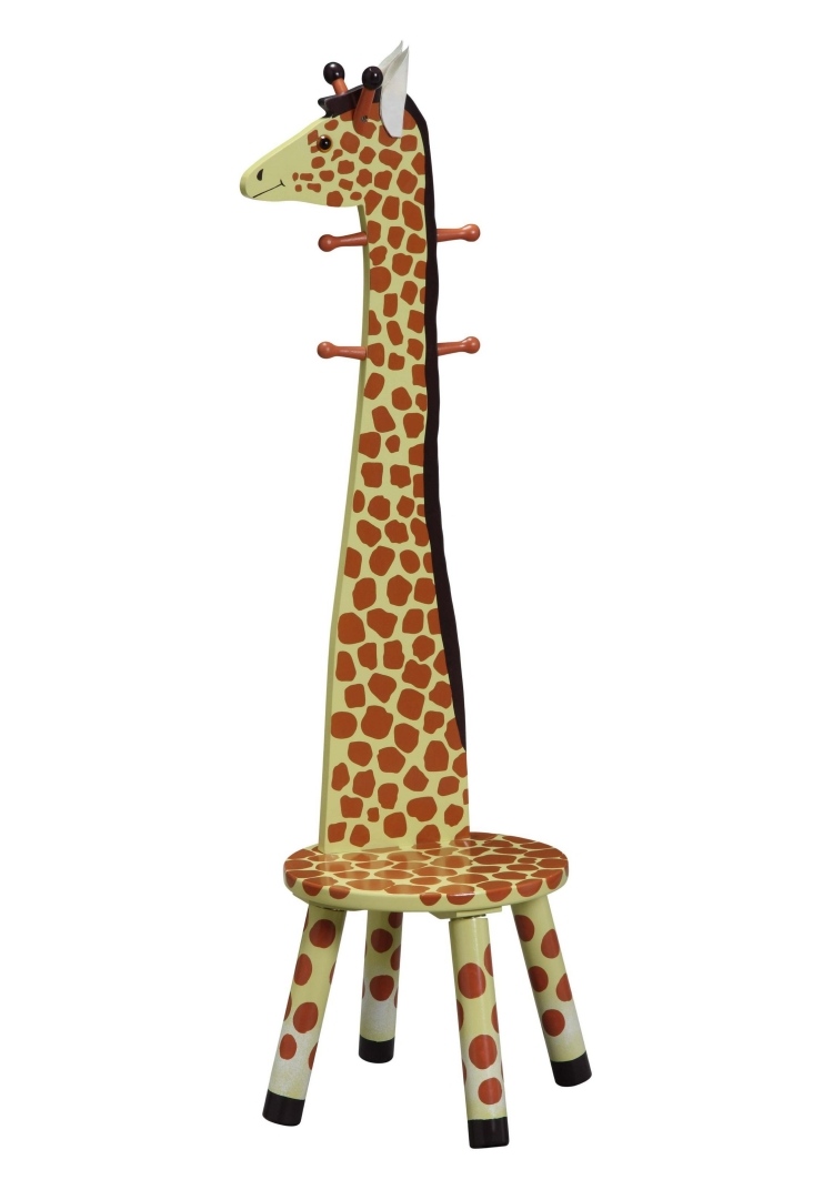 individuelle-kindergarderobe-aus-holz-giraffe-stuhl-staender-kreativ