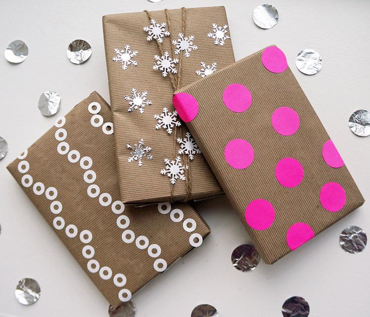 kleine-geschenke-verpacken-basteln-braun-papier-wellkarton-punkte-pink-glitzer