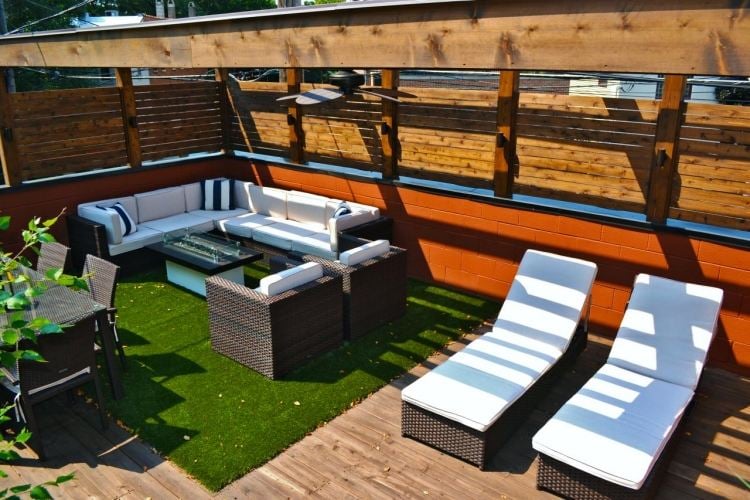 kunstrasen-balkon-terrasse-dach-holz-pflegeleicht-sitzecke