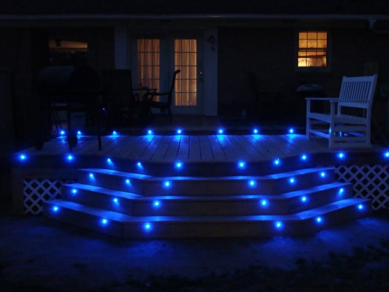 led gartenbeleuchtung treppen stufen blau terrasse veranda idee