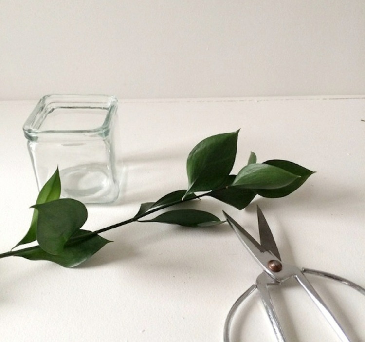maeusedorn schere metall vase quadratisch glas deko fruehling
