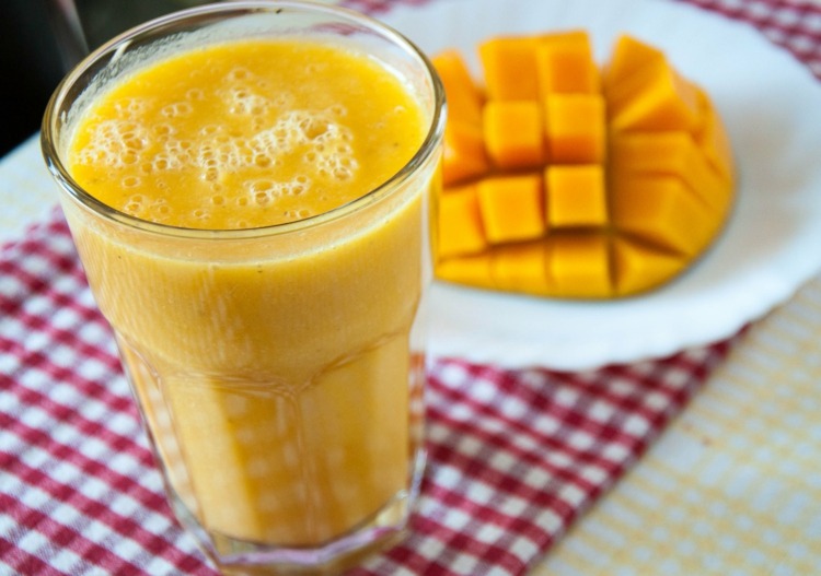 mango smoothie rezepte gelb frucht teller tropisch